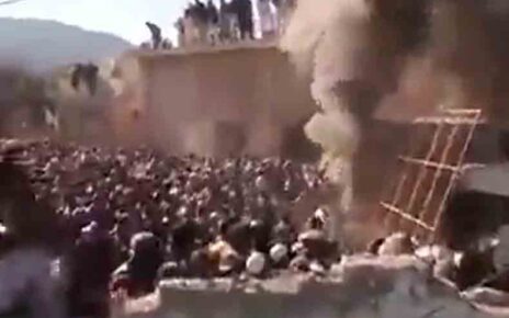 पाकिस्तानात हिंदू मंदीराची तोडफोड करून लावली आग; पाहा व्हिडिओ