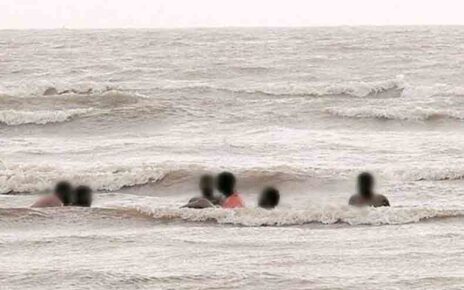 पुण्यातील तीन पर्यटकांचा आंजर्ले समुद्रात बुडून मृत्यू; तर तिघांना वाचवण्यात यश