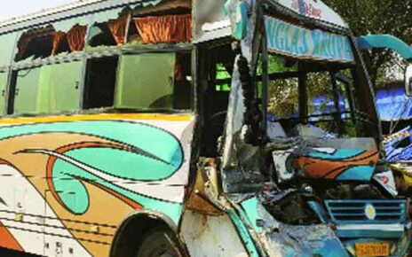 मुंबई-अहमदाबाद महामार्गावर भीषण अपघात; १४ जखमी