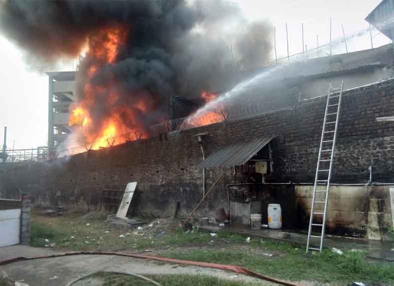 डोंबिवलीतील लेबर कॅम्पला आग; 170 घरं जळून खाक