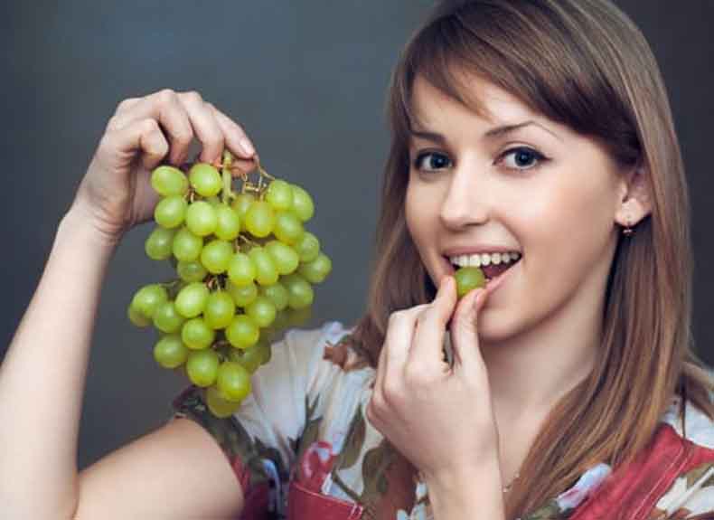 द्राक्षे खाण्याचा आरोग्याला होतो मोठा फायदा; जाणून घ्या महत्वाचे ५ फायदे
