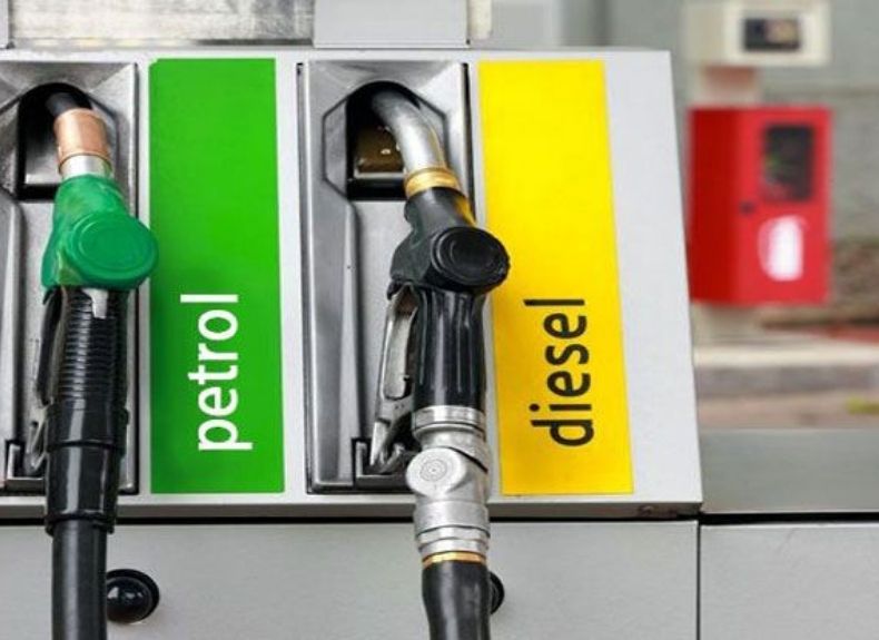 पेट्रोलच्या दर कापणार सामान्य माणसाचा खिसा; भारतात ‘या’ ठिकाणी पेट्रोल १०० रुपये प्रतिलिटर