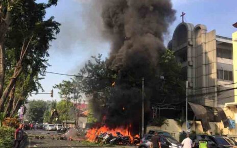 इंडोनेशियात चर्चसमोर बॉम्बस्फोट; शेकडो नागरिक जखमी