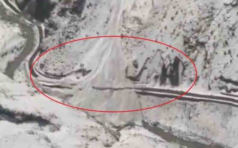 उत्तराखंडमध्ये हिमस्खलनात ८ जणांचा मृत्यू; मुख्यमंत्र्याची हवाई पाहणी