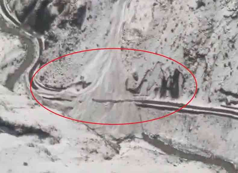 उत्तराखंडमध्ये हिमस्खलनात ८ जणांचा मृत्यू; मुख्यमंत्र्याची हवाई पाहणी