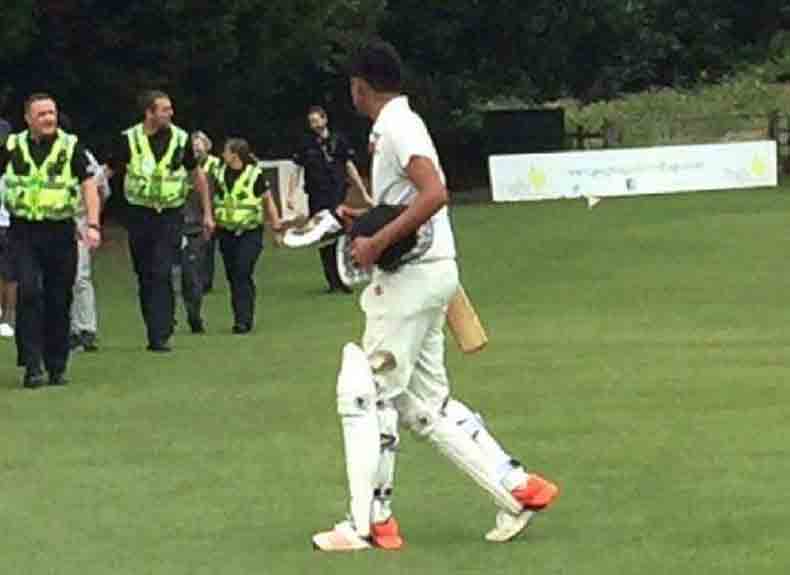 इंग्लडच्या खेळाडूला मैदानातूनच अटक; सामना सुरु असतानाच पोलिसांकडून कारवाई