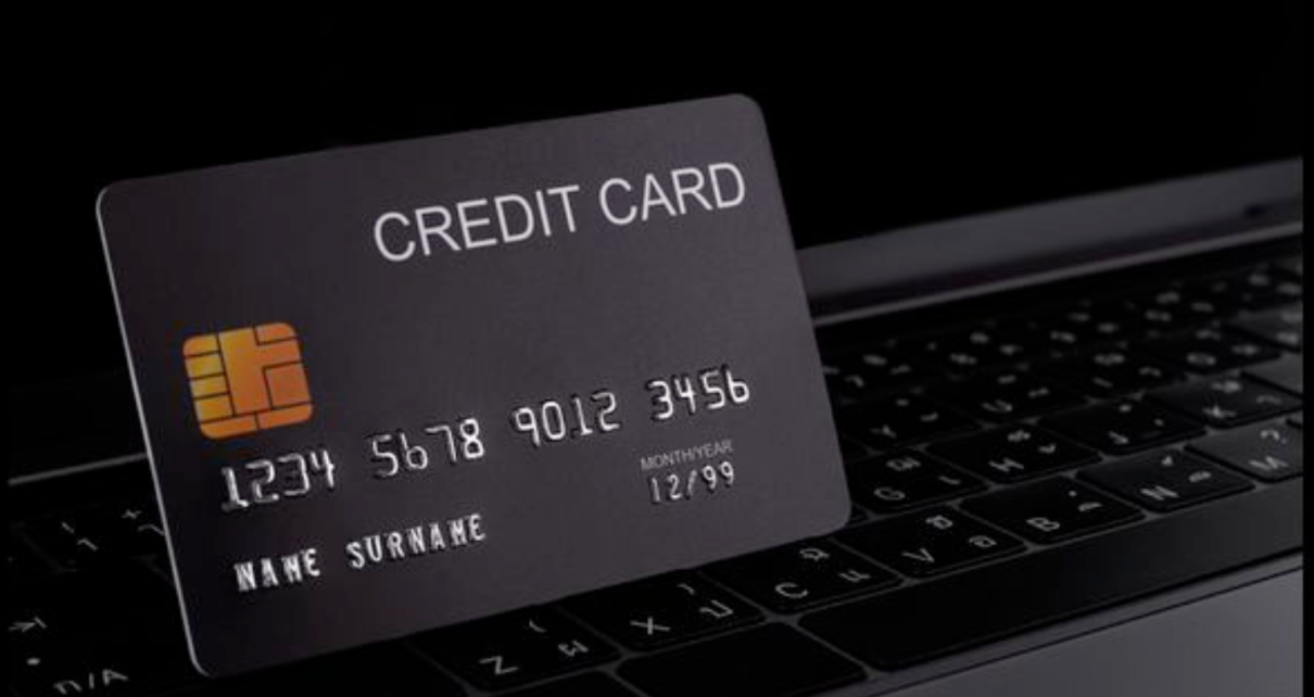एकाधिक क्रेडिट कार्ड वापरण्याची सवय धोकादायक ठरू शकते! दुष्परिणाम जाणून घ्या