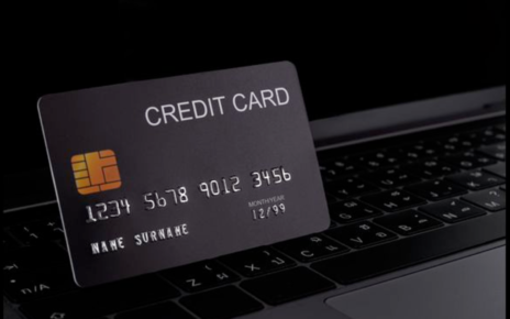 एकाधिक क्रेडिट कार्ड वापरण्याची सवय धोकादायक ठरू शकते! दुष्परिणाम जाणून घ्या