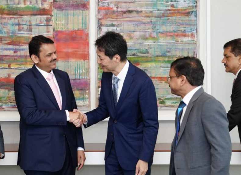 उपमुख्यमंत्री देवेंद्र फडणवीसांचा जपानमध्ये सोनी, डेलॉईट आणि सुमिटोमोशी बैठका